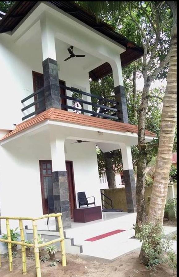 Abru'S Holidays International Travelers Alappuzha Dış mekan fotoğraf