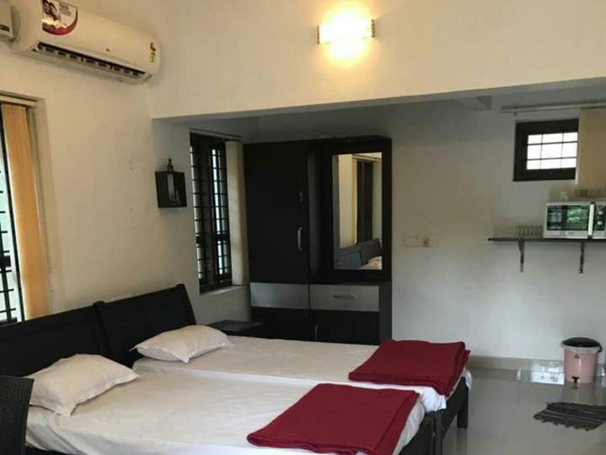 Abru'S Holidays International Travelers Alappuzha Dış mekan fotoğraf