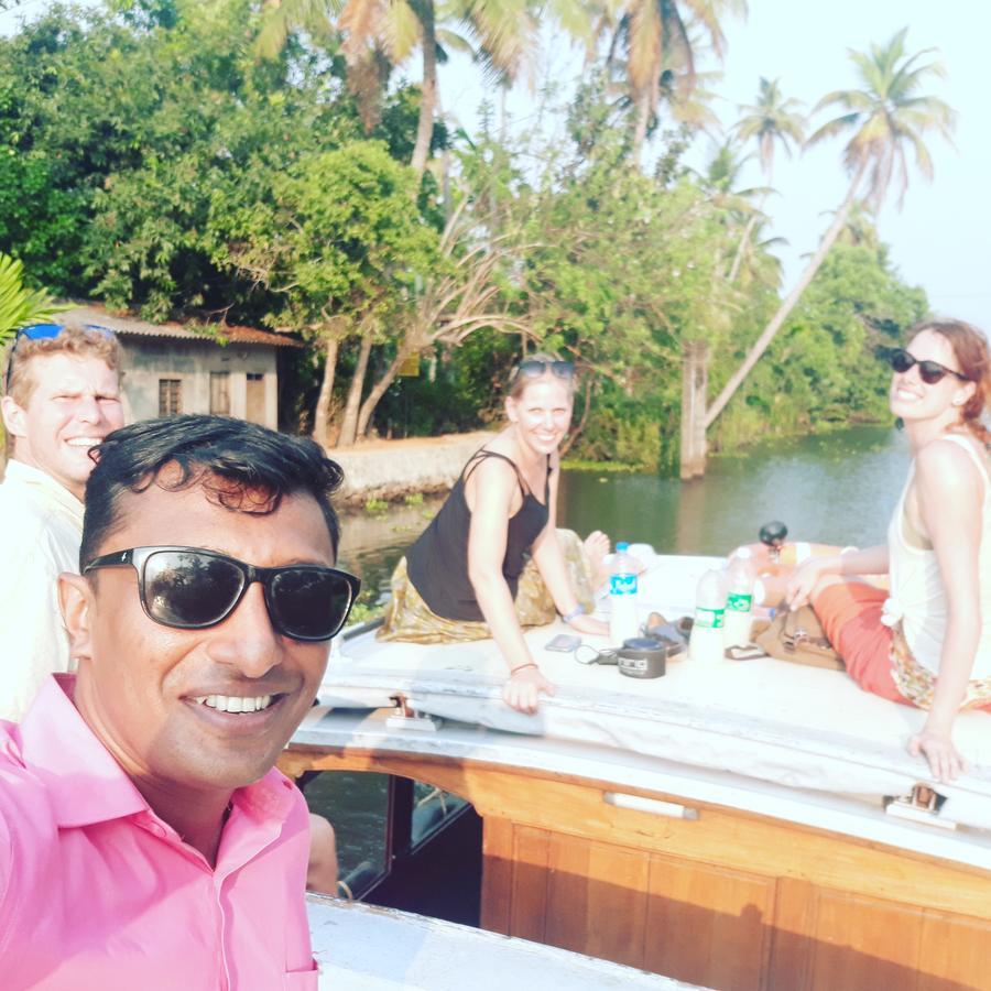 Abru'S Holidays International Travelers Alappuzha Dış mekan fotoğraf