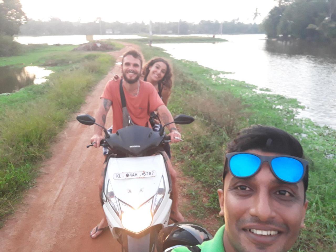 Abru'S Holidays International Travelers Alappuzha Dış mekan fotoğraf